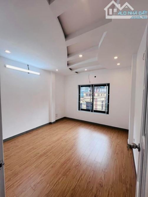 Bán nhà đẹp ở luôn Lạc Long Quân Cầu Giấy. DT 37m, 5 tầng, MT3m4 Giá 8 tỷ Ngõ ô tô - 3