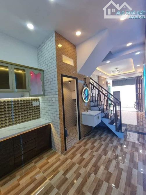 Chủ kẹt tiền bán gấp nhà 1 lầu 1 trệt 2 sẹc Lê Trọng Tấn đường 16 giá 3,3 tỷ /30m2 sổ H - 4