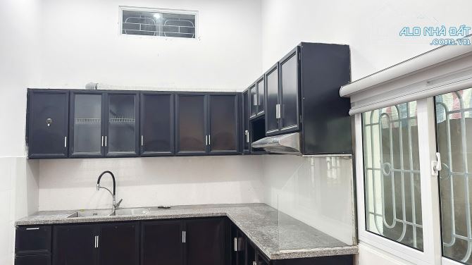 Bán nhà Tây Hồ gần 70m2 giá có hơn 8tỷ xíu sân để xe cực rộng nhà dân xây. - 4