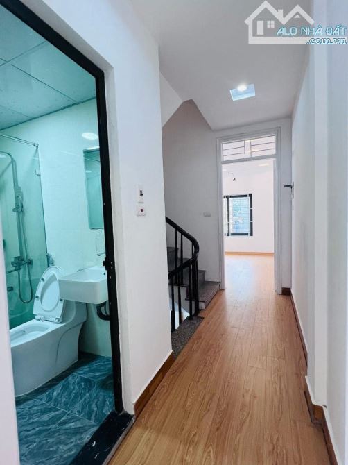 Bán nhà đẹp ở luôn Lạc Long Quân Cầu Giấy. DT 37m, 5 tầng, MT3m4 Giá 8 tỷ Ngõ ô tô - 4
