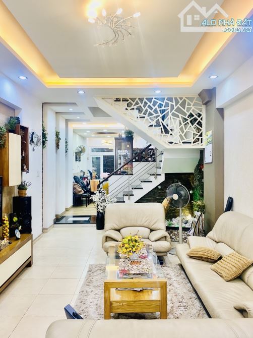 TRƯƠNG CÔNG ĐỊNH P14 TÂN BÌNH - HẺM XE HƠI - DT 4m x 20m - 5 TẦNG - CHỈ 11.6 TỶ - 5