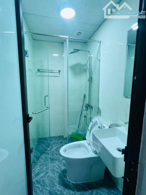 Bán nhà đẹp ở luôn Lạc Long Quân Cầu Giấy. DT 37m, 5 tầng, MT3m4 Giá 8 tỷ Ngõ ô tô - 5