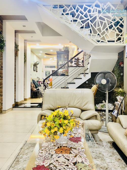 TRƯƠNG CÔNG ĐỊNH P14 TÂN BÌNH - HẺM XE HƠI - DT 4m x 20m - 5 TẦNG - CHỈ 11.6 TỶ - 6