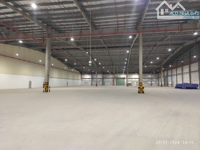 Cho thuê kho siêu đẹp 2500m2, 5000m2 tại mặt tiền đường Nguyễn Văn Linh, P. 7, Quận 8.