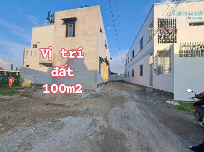 BÁN GẤP LÔ ĐẤT 100M2 -GIÁ 800 TRIỆU – GẦN TRƯỜNG ĐẠI HỌC TÂN ĐỨC – ĐỨC HÒA LONG AN