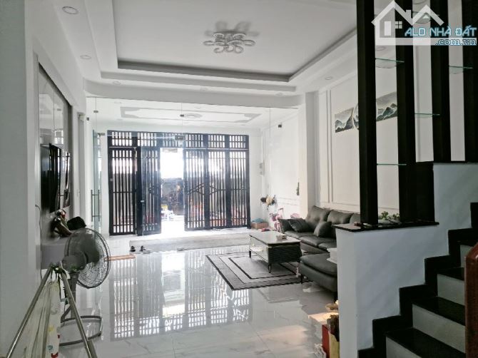 Mặt tiền hẻm 181 Âu Dương Lân 5.4x15 chỉ 11 tỷ 5