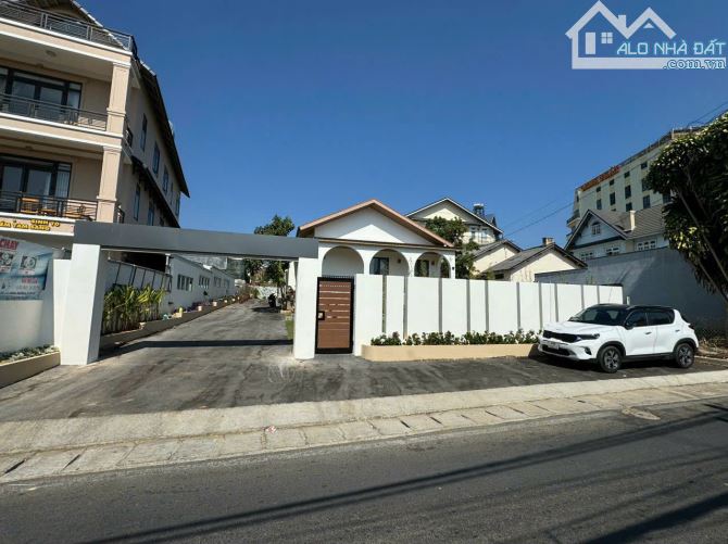 Bán Villa mặt tiền Yersin P9 Đà Lạt ngay trung tâm.