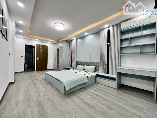 Hộ khẩu Thanh Xuân- Nhà Đẹp Định Công-30m2- giá 5.85 tỷ