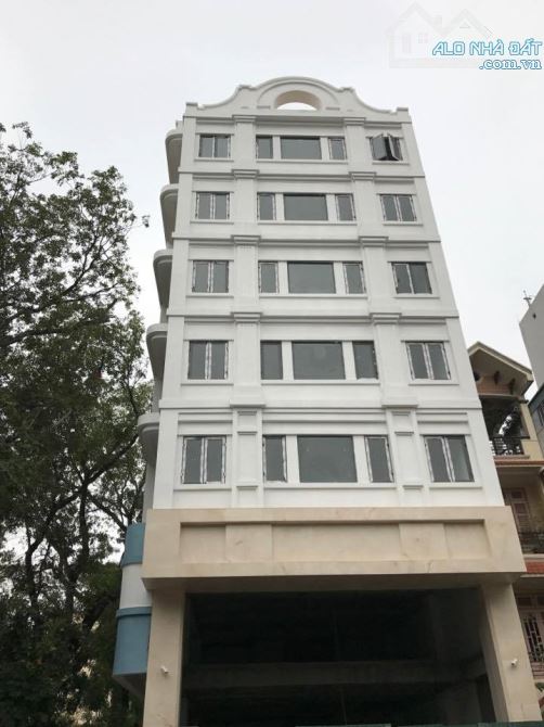 Chủ Sang Nước ngoài sinh sống cần Bán gấp nhà lô góc mặt phố Láng Hạ