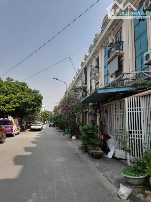 Siêu phẩm SHOPHOUSE mặt phố Sa Đôi - Đại Mỗ , vài bước chân ra AEON HÀ ĐÔNG. 90M . 25 tỷ