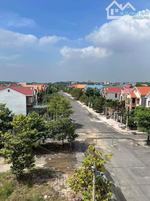 Khu tập thể bộ công an (khu nhật tường ) Đường Phùng Hưng, cách ngã 3 Thái Lan 1km