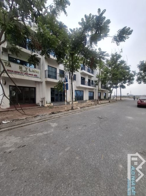 Chủ bán căn nhà liên kê BT2 - 4 tầng hoàn thiện ngoài khu Viglacera yên phong