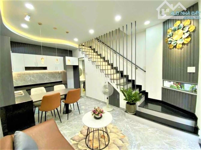 Bán nhà HXH đường 3/2 Quận 10,4x11.3m2 3 tầng chỉ 5.7 tỷ.