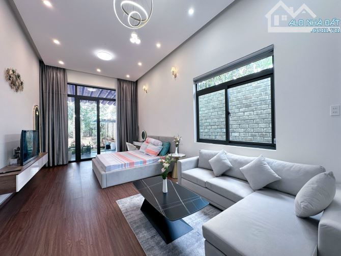 🏡 Nhà sân vườn mặt tiền Văn Cao - Đã hoàn công - 1