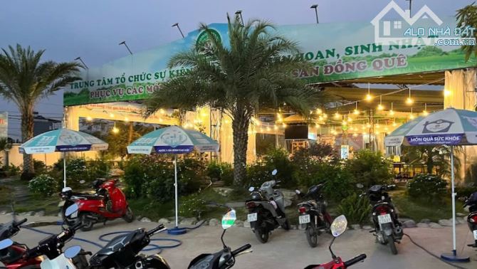 Nhà hàng mặt tiền Lã Xuân Oai,  doanh thu 3 TỶ/THÁNG, Ngang khủng 35m - 1