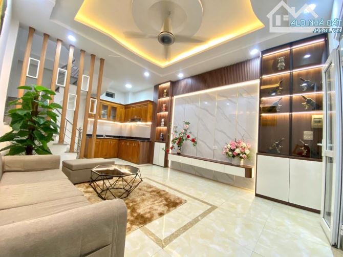 TRUNG TÂM HOÀNG MAI - FULL NỘI THẤT Ở NGAY - 50M RA ÔTÔ - 30M2 - GIÁ 4.95 TỶ - 1