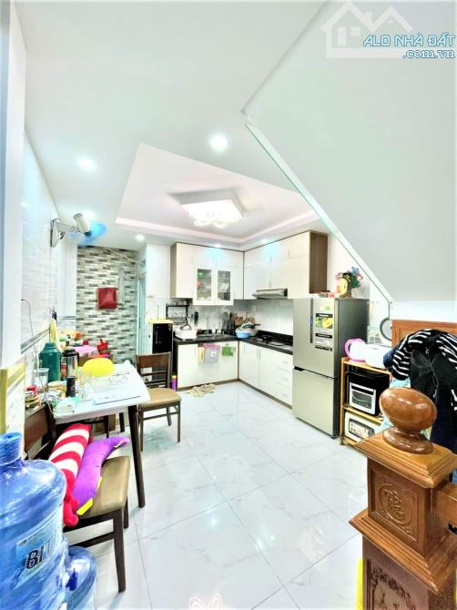 Bán nhà Hẻm Xe Hơi Đường 3/2 Quận 10, 3.7x14 , 3 tầng chỉ 5.6. - 1