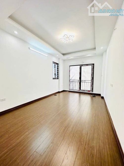 BÁN GẤP Nhà Đẹp Mới Xây 44m² - Sát Phố Xốm - 5 tầng - Ô chờ thang máy - Quanh 5 tỷ..? - 2