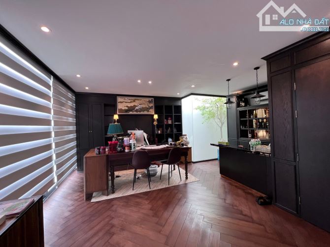 Biệt Thự Luxury - Nguyễn Duy Trinh - Bình Trưng Đông, Q2 - DT: 200m2 - giá siêu hời: 23,5 - 2