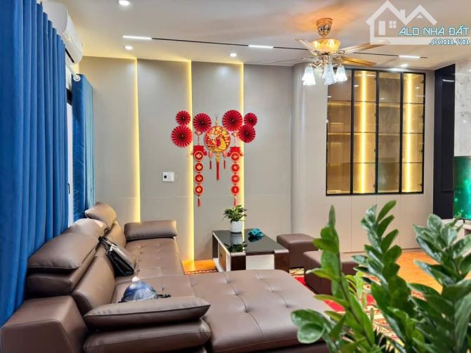 BÁN NHÀ YÊN HOÀ 7 TẦNG THANG MÁY ,NHÀ ĐẸP Ở NGAY ,CÁCH Ô TÔ 30M DT 41M X 7 TẦNG GIÁ 9.8 TỶ - 2