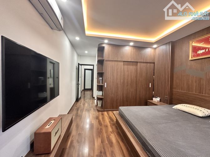 Bán nhà Bồ Đề 7 tầng 45, gara oto, thang máy, gần phố giá hơn 16 tỷ