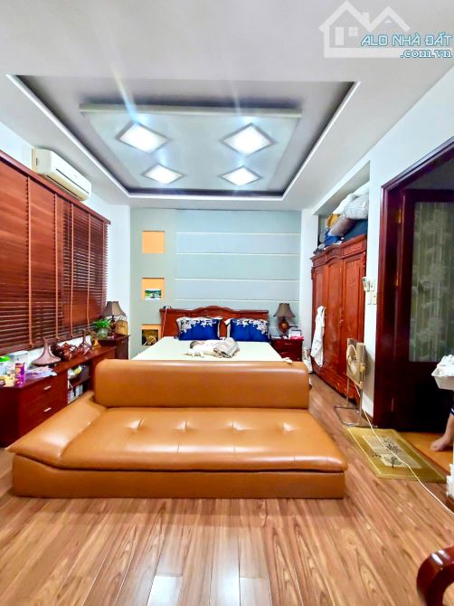 Pháo Đài Láng, gần phố,15m ra Ô tô, tặng nội thất,ở ngay, 42m 5 tầng 6.7m mặt, Giá 11.3tỷ - 2