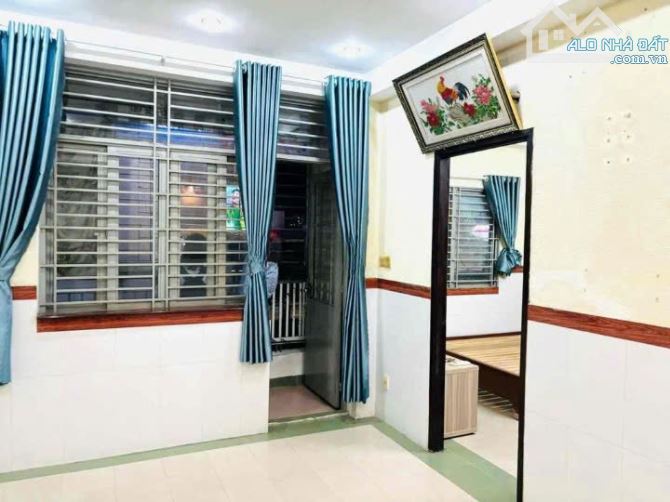 Bán Chung Cư Phú Thọ , 2PN , 1WC , 60m2 , Để Lại Nội Thất , Sổ Hồng Riêng Giá : 3.1 Tỷ - 3