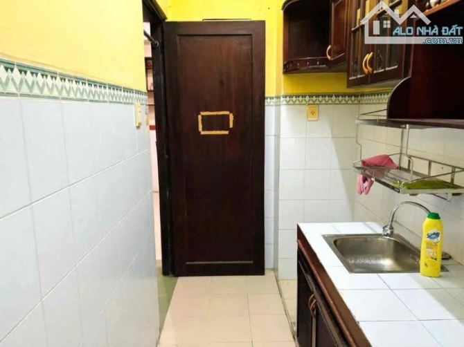 Bán Chung Cư Phú Thọ , 2PN , 1WC , 60m2 , Để Lại Nội Thất , Sổ Hồng Riêng Giá : 3.1 Tỷ - 4