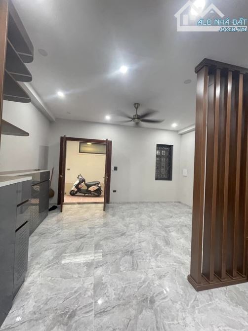 Bán nhà đẹp ở ngay Văn Cao Ba Đình. DT41m 3 tầng, MT5m3 Giá 6.7 tỷ