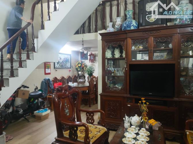 Bán nhà Lương Định Của Đống Đa. Sổ 53m, 4 tầng 3 ngủ, MT5m5 Giá 9 tỷ