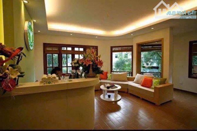 Hiếm! Lô góc kinh doanh phố Trung Kính 68m2, oto đỗ ngày đêm, vỉa hè rộng