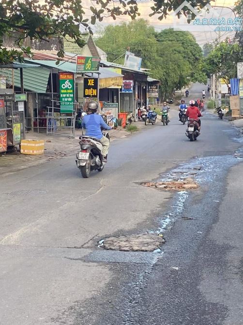 Cần bán căn nhà kp 8, P.Phú Hòa, tp.Thủ Dầu Một, Bình Dương. 100m2.đường ô tô. 2.3 tỷ