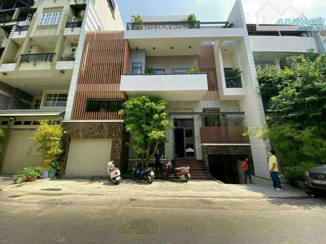 Villa ngay Lotte Cộng Hòa - K300, DT: 12x20m, 5 tầng kiên cố, gía bán 43 tỷ thương lượng