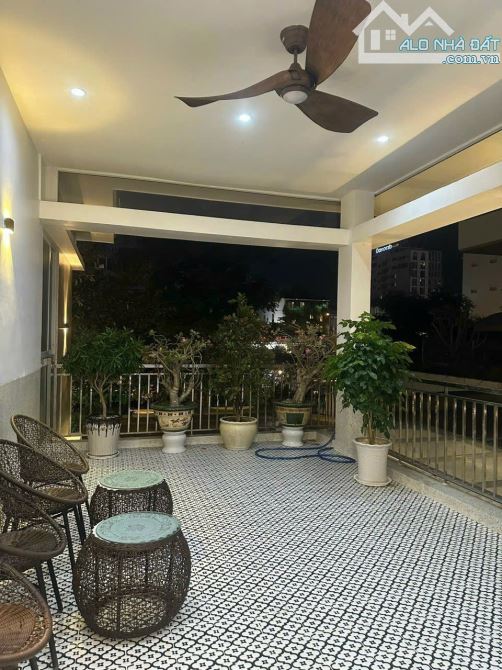 VILLA HỒ BƠI 5pn KHU PHƯỚC MỸ SÁT BIỂN CỰC ĐẸP DTICH GẦN 300m2 BÁN CHỈ 39,9 tỷ