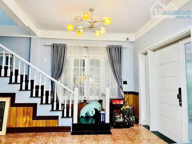 xoay việc GĐ chủ bán nhanh villa sân vườn cửa ngõ đường 3/4 phường 3 Đà Lạt 223m2, 13.5 tỷ