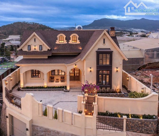 CĂN VILLA ĐẸP, SANG TRỌNG, VIEW ĐẬM CHẤT ĐÀ LẠT PHƯỜNG 7