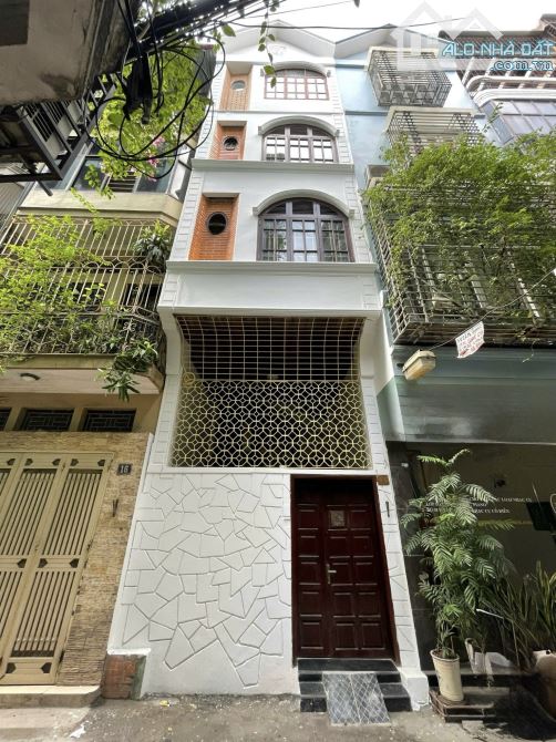 Gấp! Gấp! Duy nhất. Bán nhà ngõ oto Hào Nam, Đống Đa. 42m2 5T, Mt 3,7m. Hai thoáng. 16tỷ