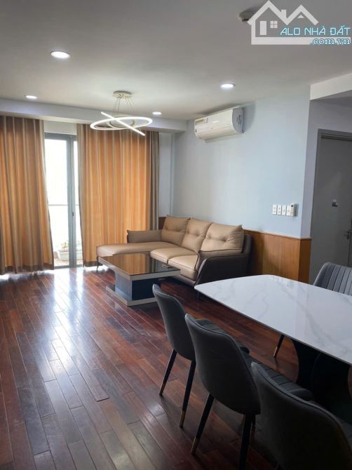 Cho thuê chung cư GOLD VIEW - 133m2 3pn3wc 2 ban công - Full nội thất