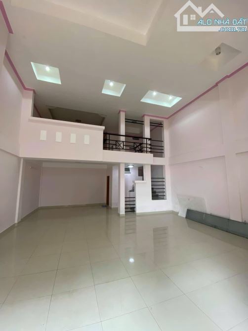 Bán nhà shophouse Hưng Phú 1 trệt 1 lửng, 180m2, sổ hồng, 3 ph ngủ, 2 toilets, Tây Nam