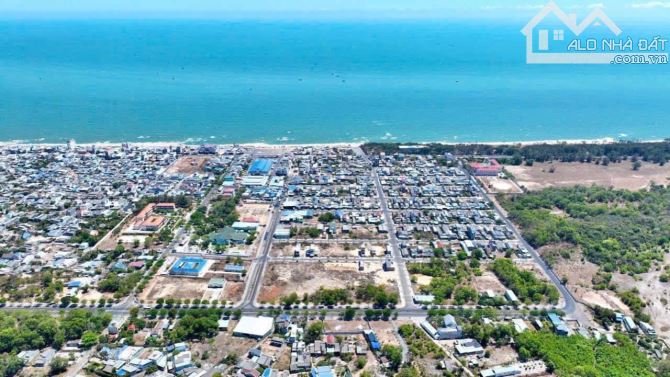TÁI ĐỊNH CƯ PHƯỚC HẢI - ĐẤT ĐỎ-BRVT  MẶT TIỀN TRẦN QUÝ DÕNG HƯỚNG ĐÔNG NAM DT 8m x20m -165