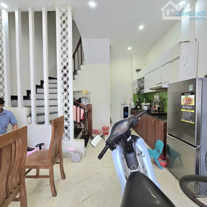 Bán nhà đệp ở ngay Ô tô tránh Phạm Văn Đồng Bắc Từ Liêm. DT31m 5 tầng 4 ngủ MT5m Giá 9 tỷ - 1