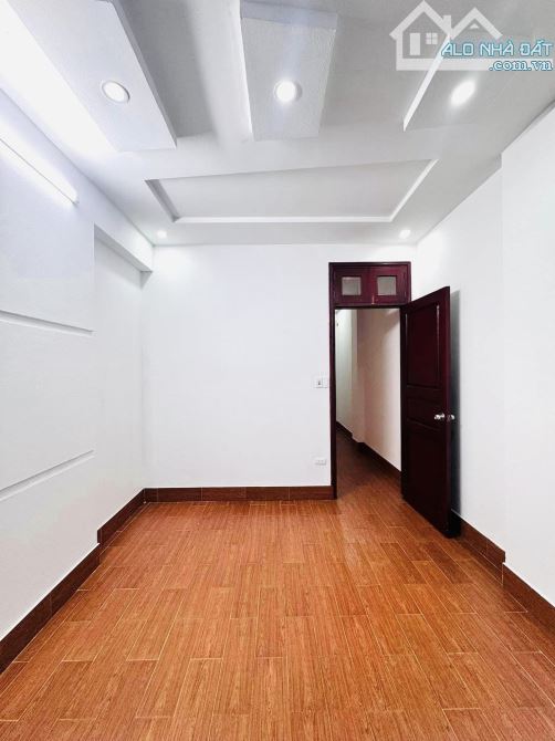 Bán nhà đệp ở ngay Bùi Xương Trạch Thanh Xuân. Sổ A4 31m, 4 tầng 3 ngủ MT3m4 Giá 5.7 tỷ - 5