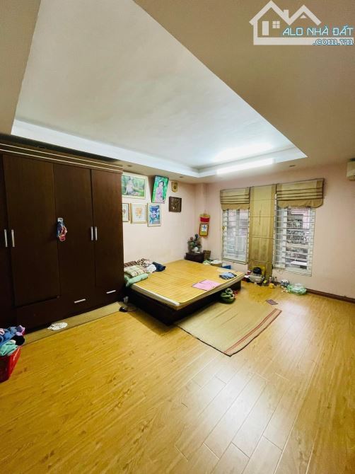 Bán nhà Lạc Long Quân Cầu Giấy. DT40m, 5 tầng 3 ngủ, MT4m5 Giá 7.4 tỷ Ngõ Ô tô tránh - 1
