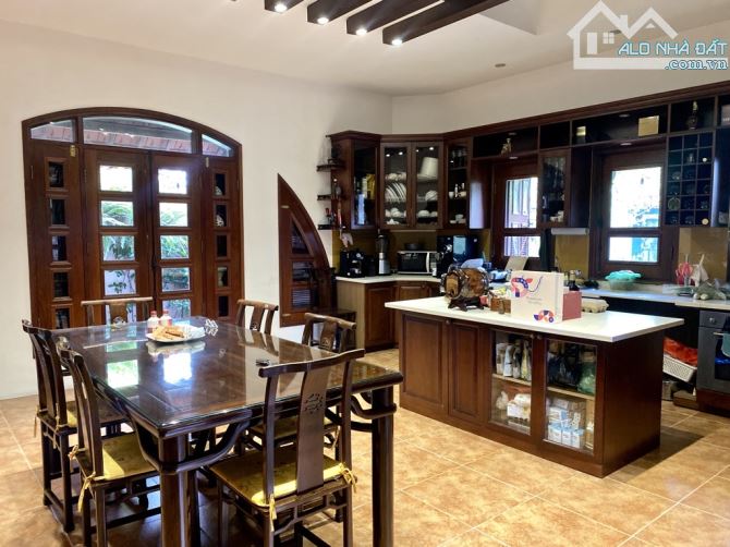 Bán biệt thự triệu đô siêu vip, 691m2, 3 tầng, mặt tiền 20m, Đẳng cấp nhất quận Tây Hồ - 1
