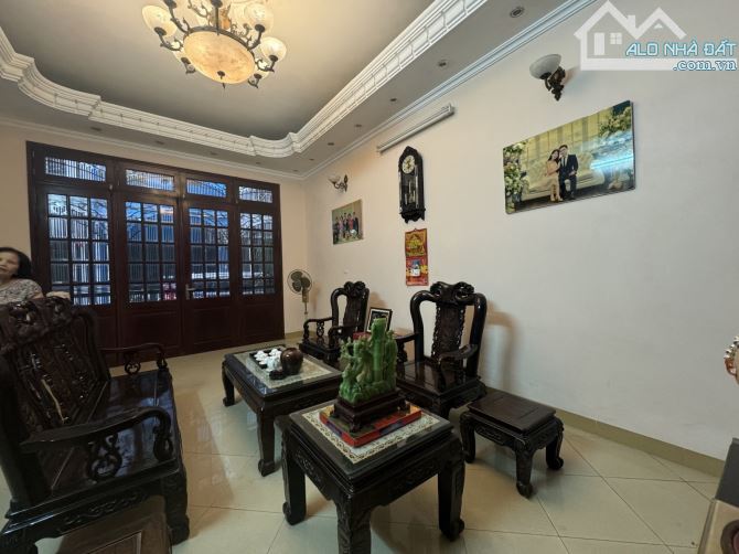 Bán nhà dân xây Gia Thuỵ. 80m2. Mặt tiền 8m. Phân lô , 2 oto tránh dừng đỗ - 1