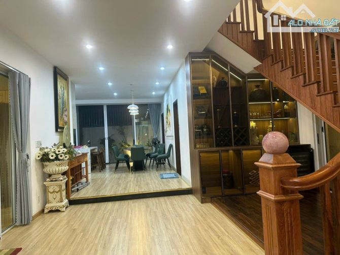 VILLA HỒ BƠI 5pn KHU PHƯỚC MỸ SÁT BIỂN CỰC ĐẸP DTICH GẦN 300m2 BÁN CHỈ 39,9 tỷ - 1