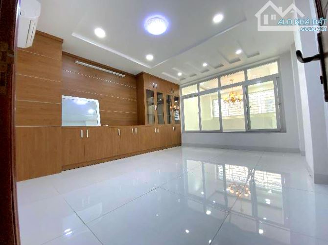 SÁT MT PHAN VĂN TRỊ P10 VIP- CITYLAND- 4X18M- 5 TẦNG- Ô TÔ VÔ NHÀ- 10.X TỶ - 1