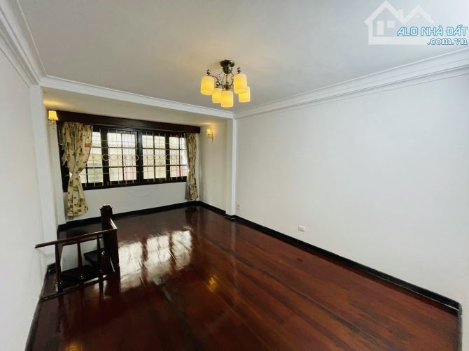 Gấp! Gấp! Duy nhất. Bán nhà ngõ oto Hào Nam, Đống Đa. 42m2 5T, Mt 3,7m. Hai thoáng. 16tỷ - 1