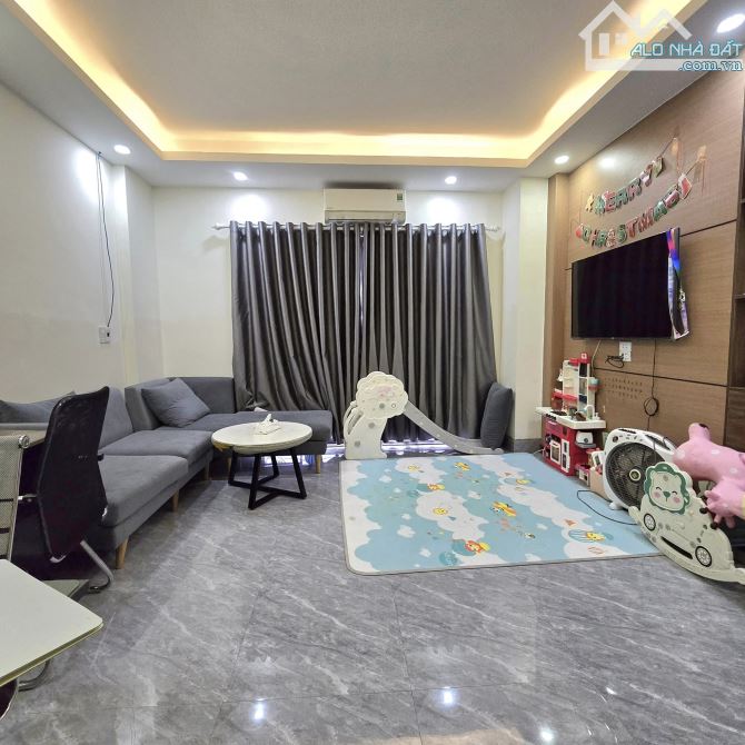 Bán nhà đệp ở ngay Ô tô tránh Phạm Văn Đồng Bắc Từ Liêm. DT31m 5 tầng 4 ngủ MT5m Giá 9 tỷ - 2