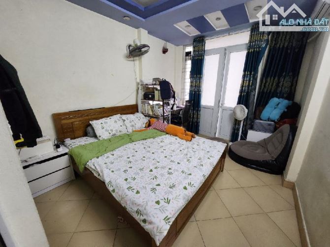 Bán nhà ở luôn Nam Dư Hoàng Mai. Sổ A4 30m, 5 tầng 4 ngủ, MT4m Giá 3.4 tỷ - 2
